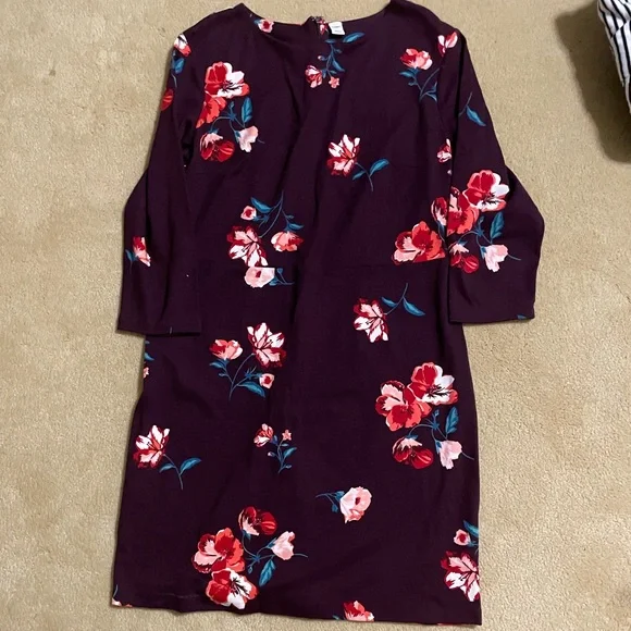 Old Navy Flute Floral Dress Burgundy
Large - Picture 2 of 4